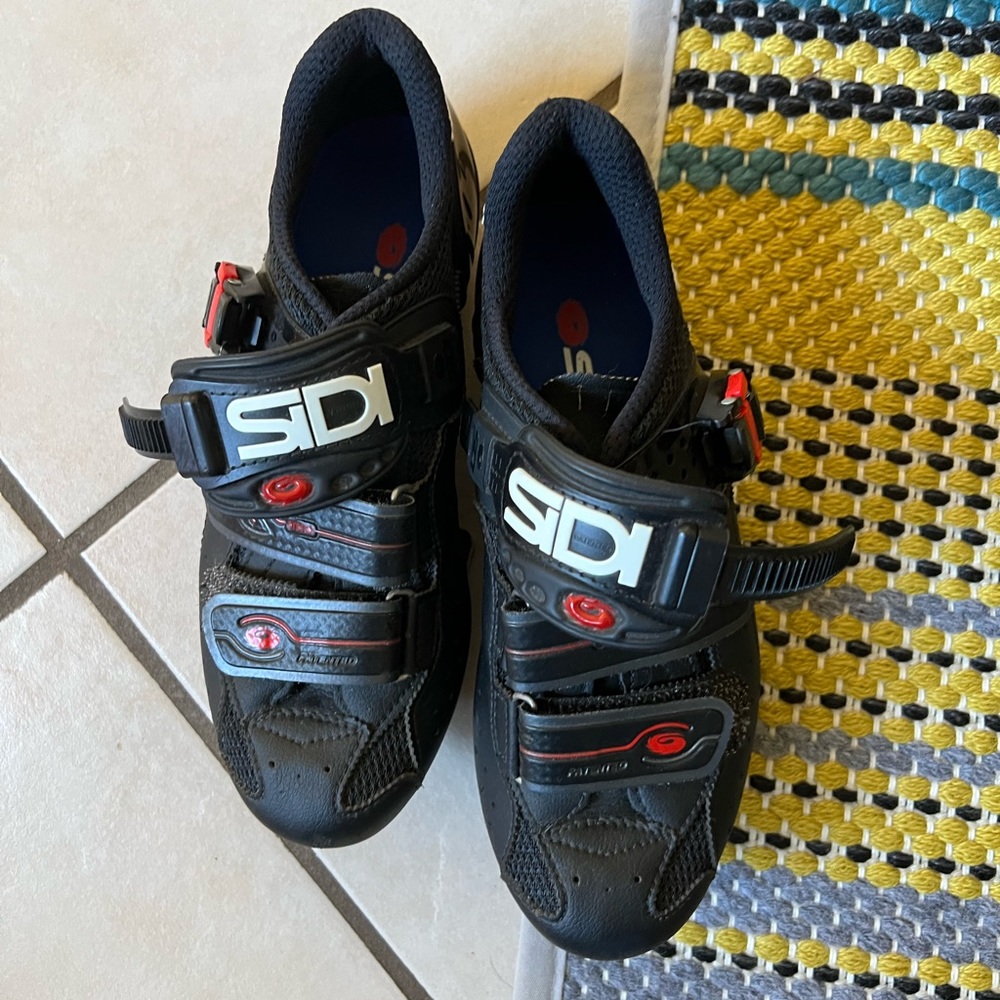 SIDI WOMEN 8 cycling shoe with Cortes for spin class or mount bike